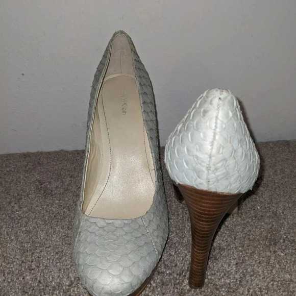 Calvin Klein Kendall Fish Scale Pumps Heels Sz. 10 - Picture 7 of 12